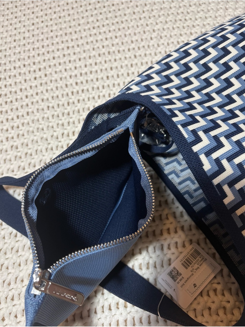NWT lululemon shoulder bag L monogram knit in club blue/washed denim/light ivory - Picture 11 of 11